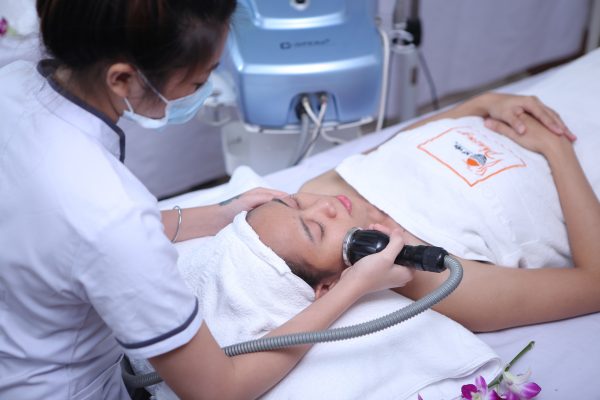 Kỹ thuật Massage mặt giúp trẻ hoá da